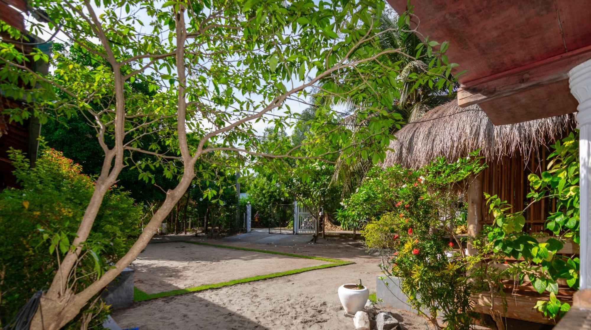 Arugambay Coco Bay Hotel Arugam Bay Buitenkant foto
